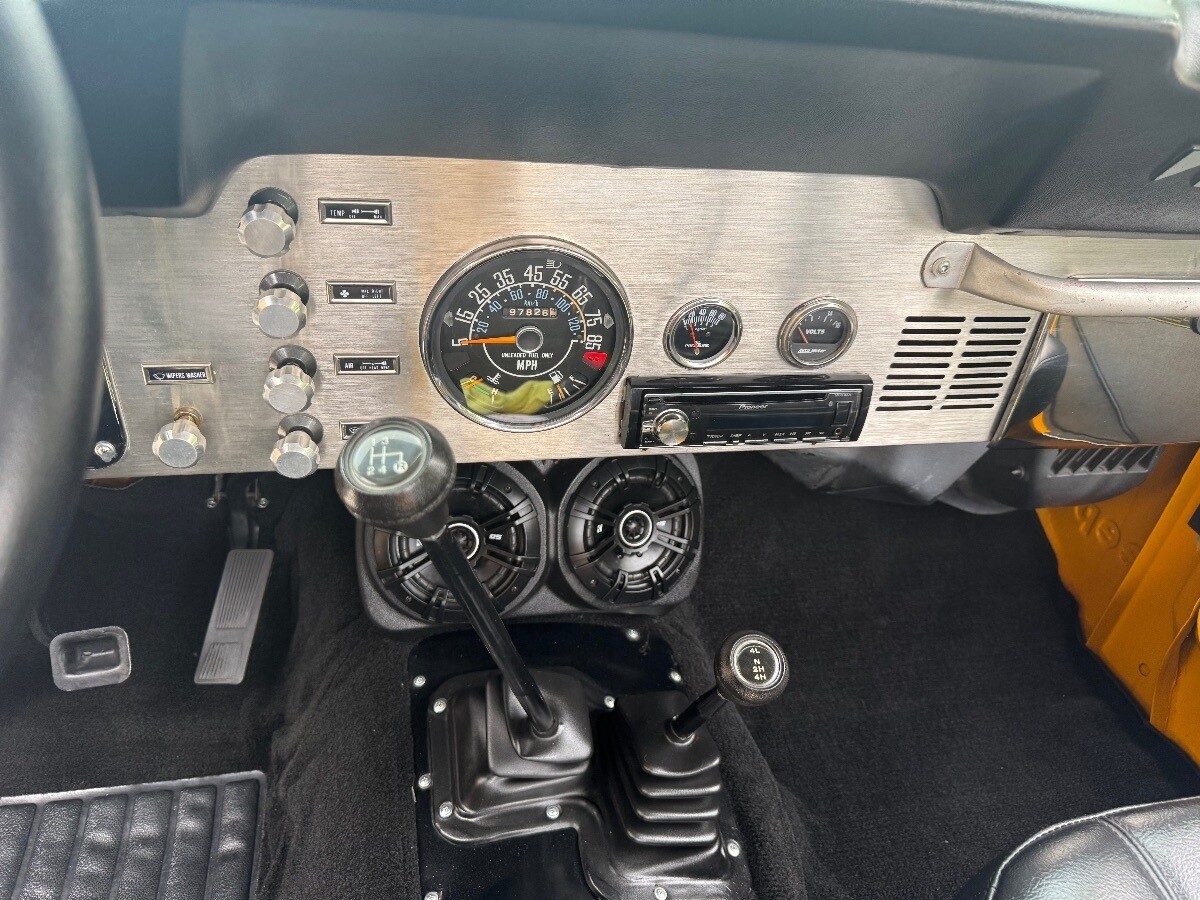 Jeep-CJ-1980-17