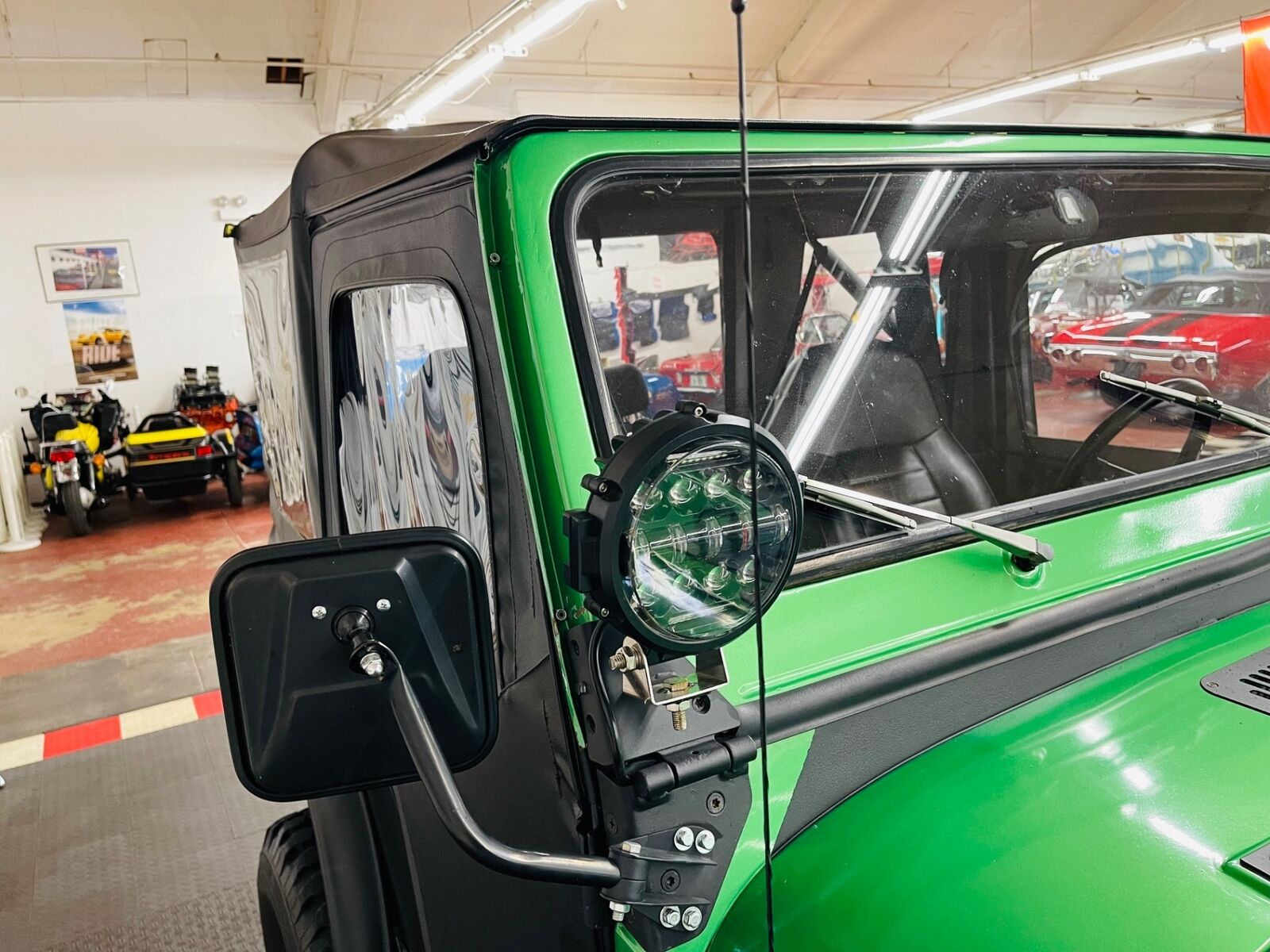 Jeep-CJ-1981-SUV-13