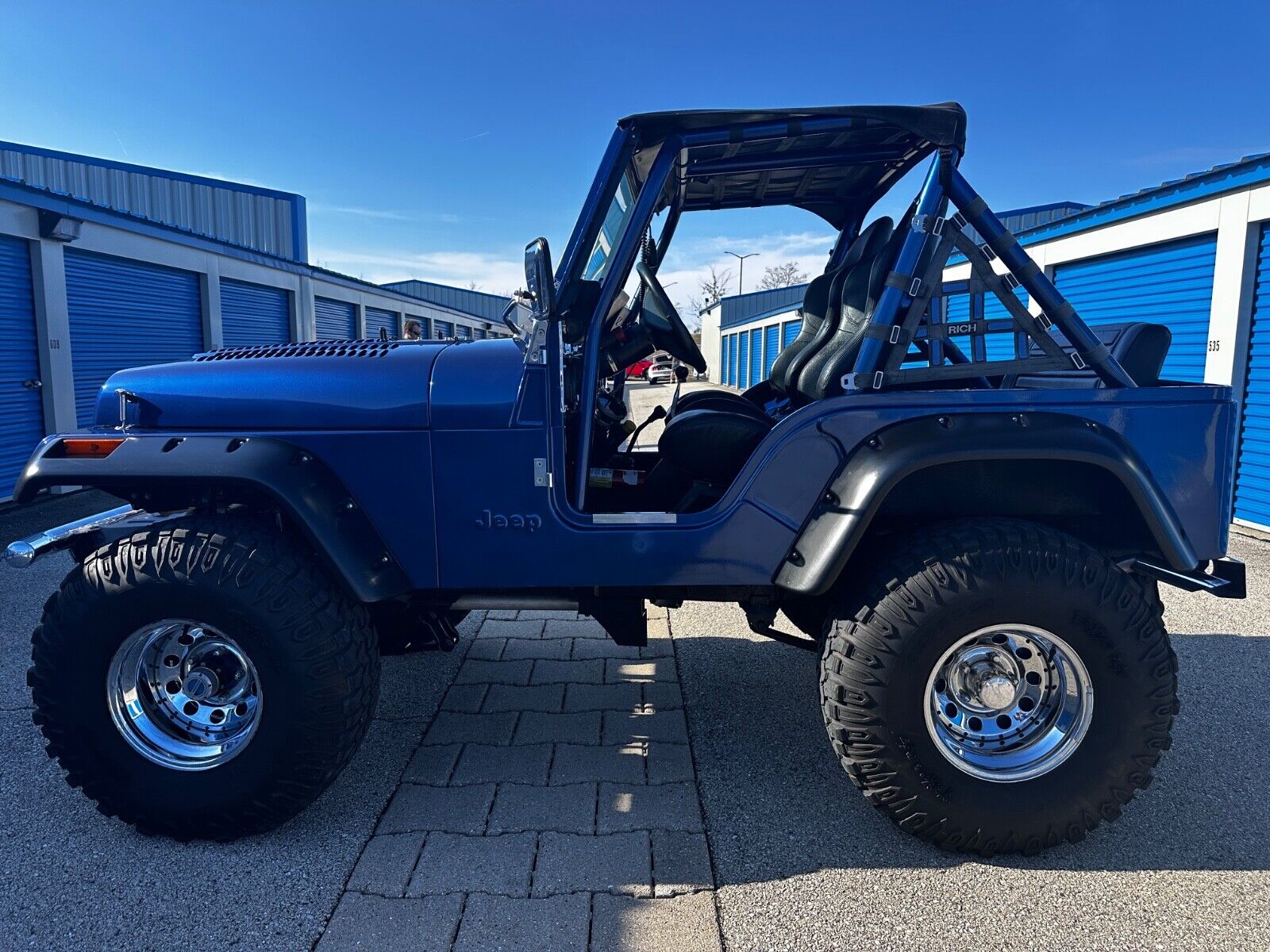 Jeep-CJ-1982-SUV-2