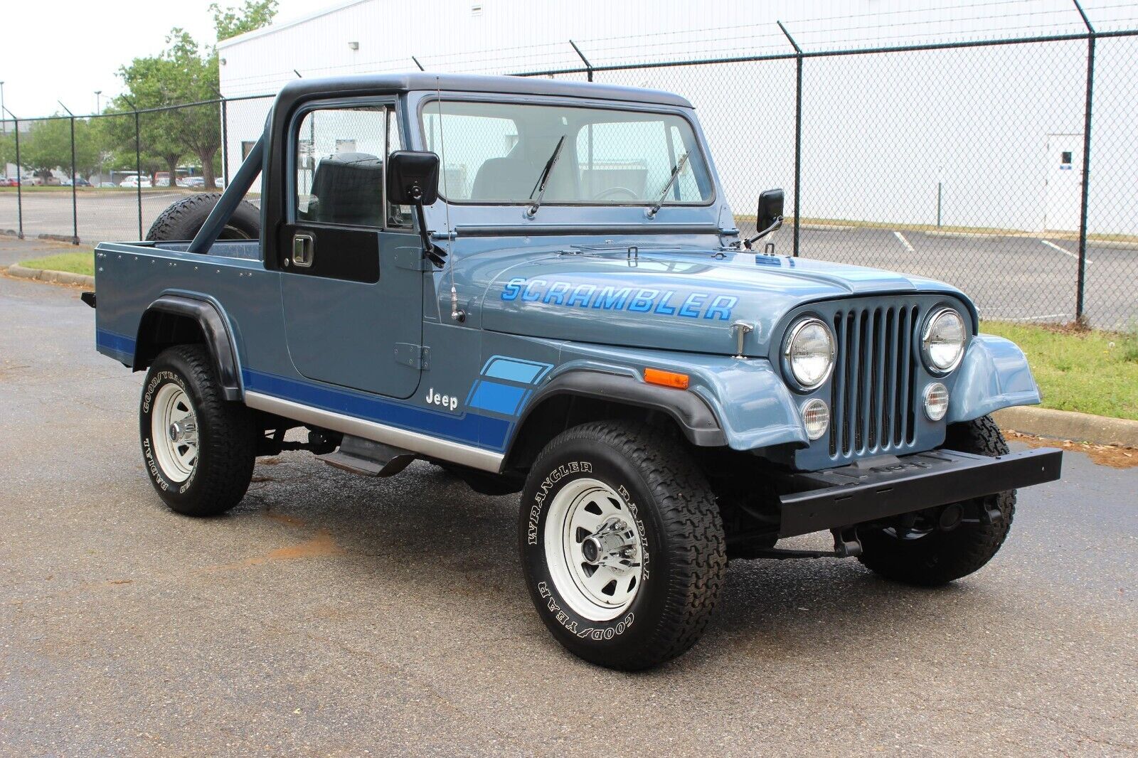 Jeep-CJ-1983-2
