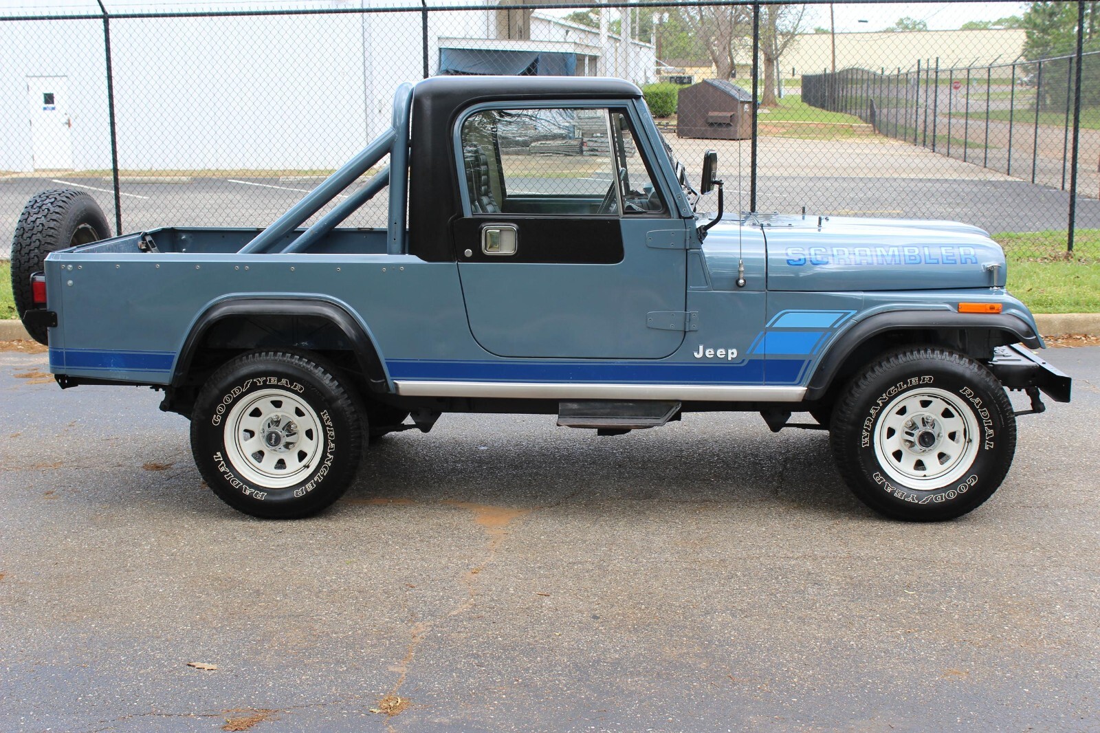 Jeep-CJ-1983-3