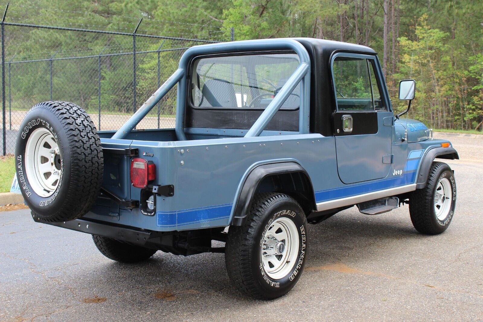 Jeep-CJ-1983-4