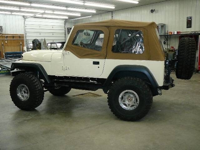 Jeep-CJ-1984-SUV-1