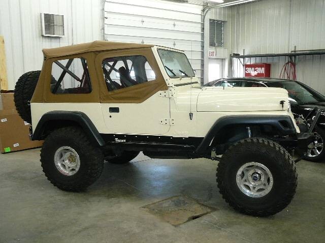 Jeep-CJ-1984-SUV-2