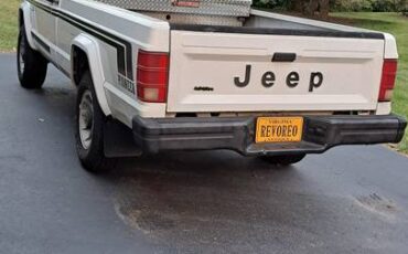 Jeep-Camanche-1989-white-1