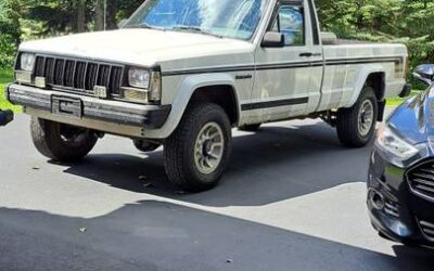 Jeep Camanche  1989 white