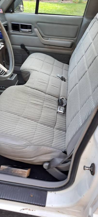 Jeep-Camanche-1989-white-5