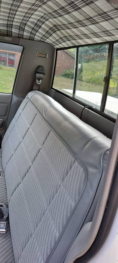 Jeep-Camanche-1989-white-6