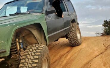 Jeep-Cherokee-1993-SUV-3