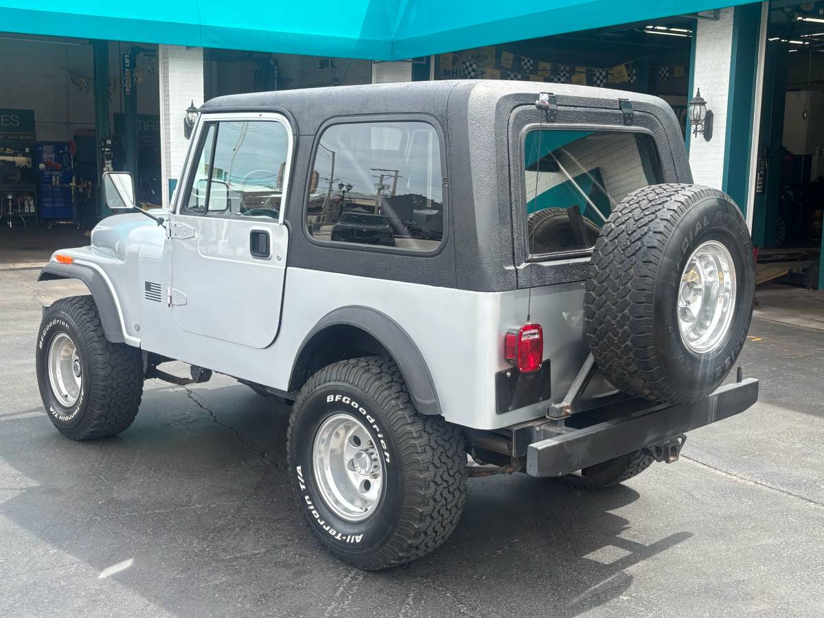 Jeep-Cj-7-1981-silver-2