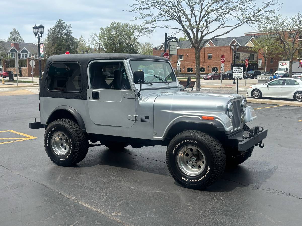 Jeep-Cj-7-1981-silver