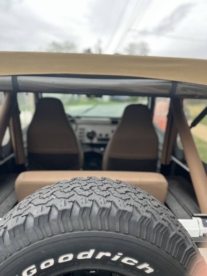 Jeep-Cj-7-1982-white-2