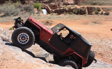 Jeep-Cj-7-1983-red-1