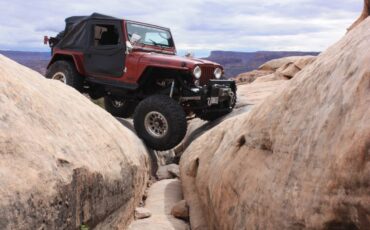 Jeep-Cj-7-1983-red-10