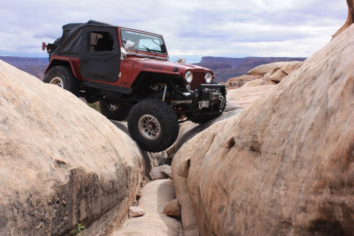 Jeep-Cj-7-1983-red-10