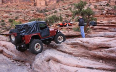 Jeep-Cj-7-1983-red-11