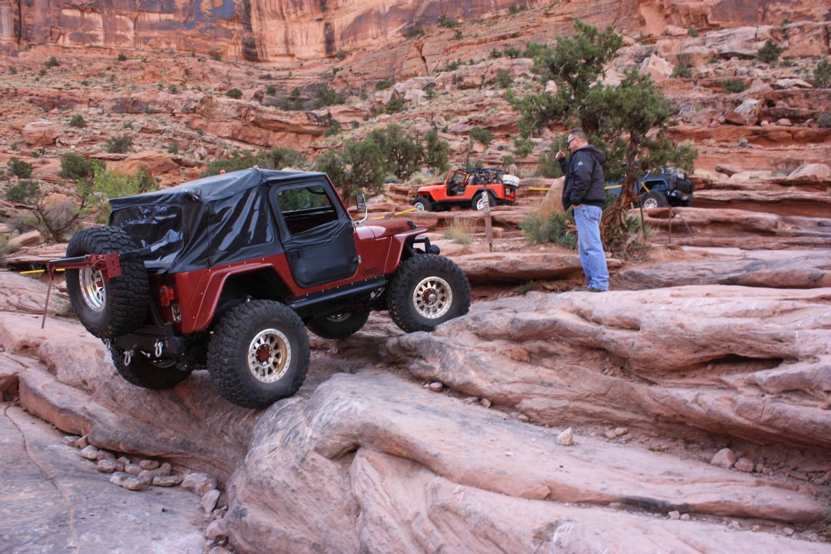 Jeep-Cj-7-1983-red-11