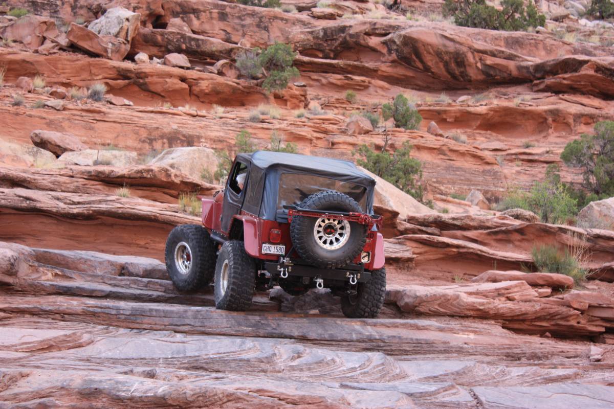Jeep-Cj-7-1983-red-12