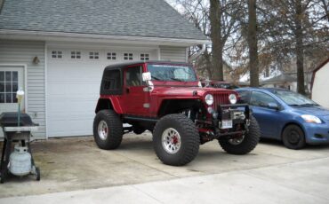 Jeep-Cj-7-1983-red