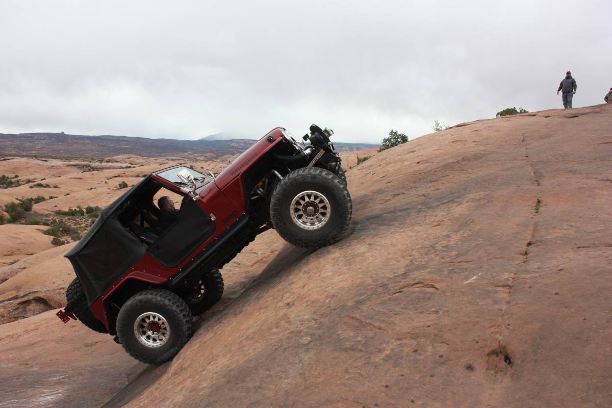 Jeep-Cj-7-1983-red-7