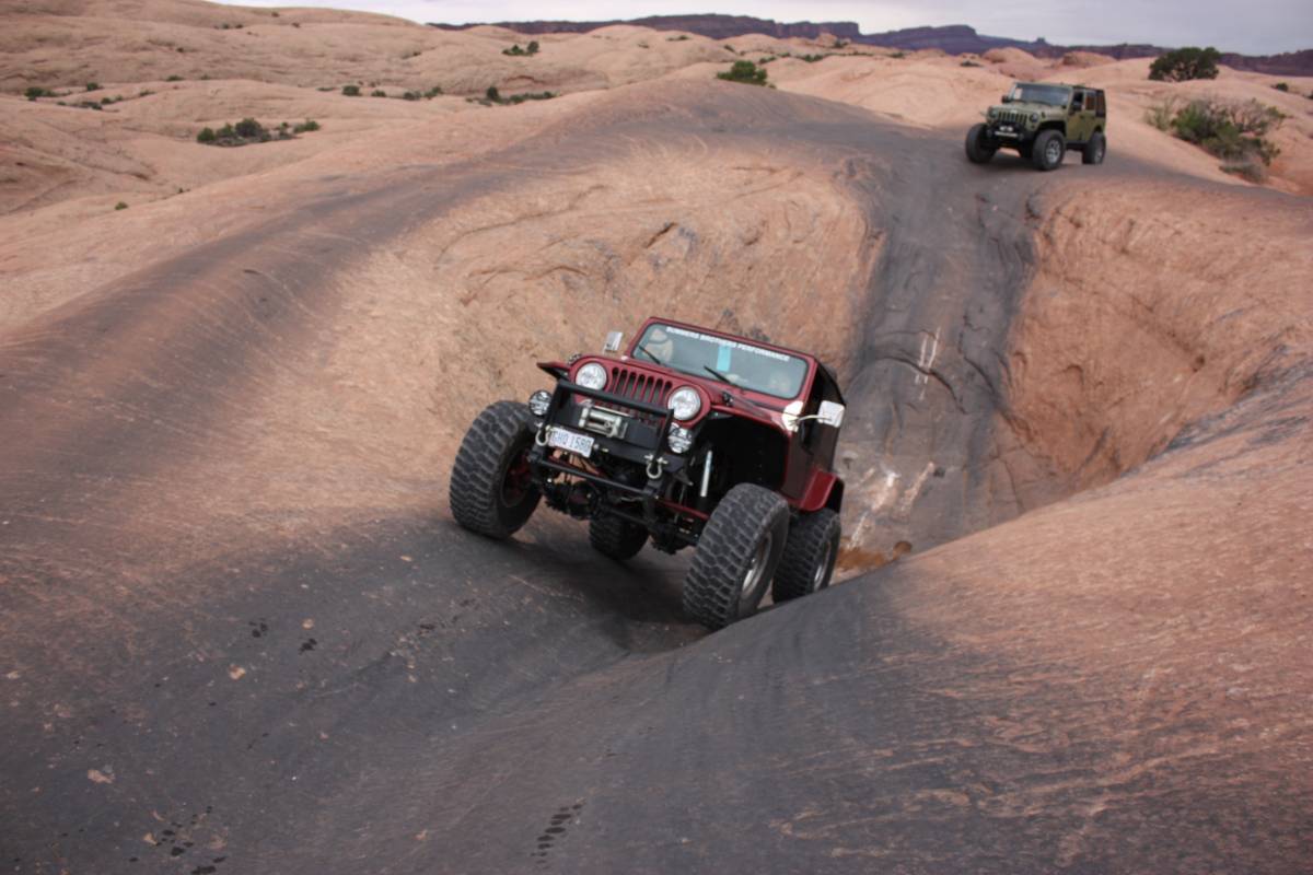 Jeep-Cj-7-1983-red-9