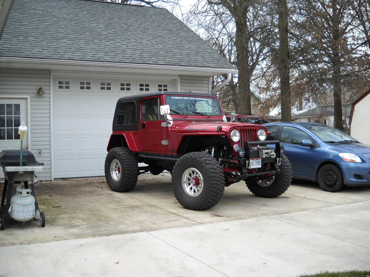 Jeep-Cj-7-1983-red