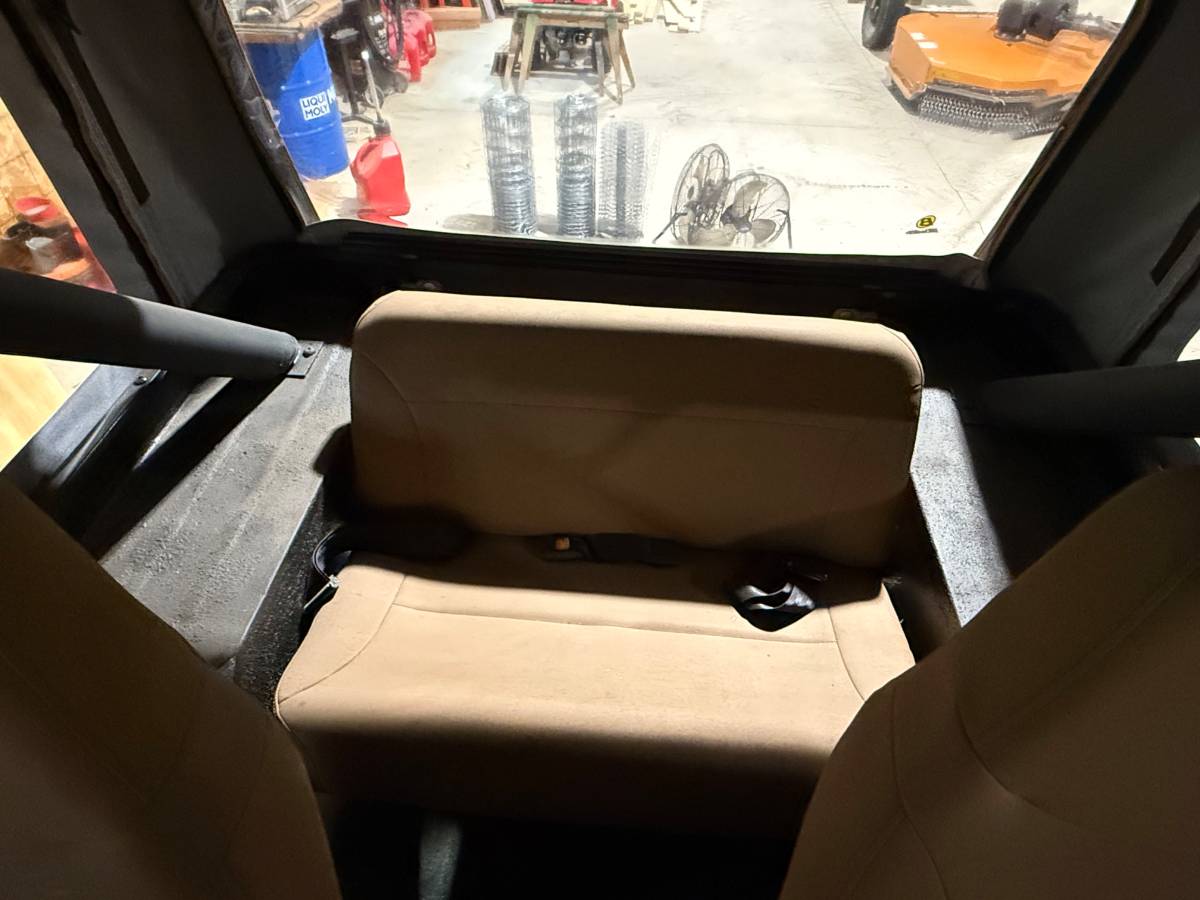 Jeep-Cj-7-1986-black-16