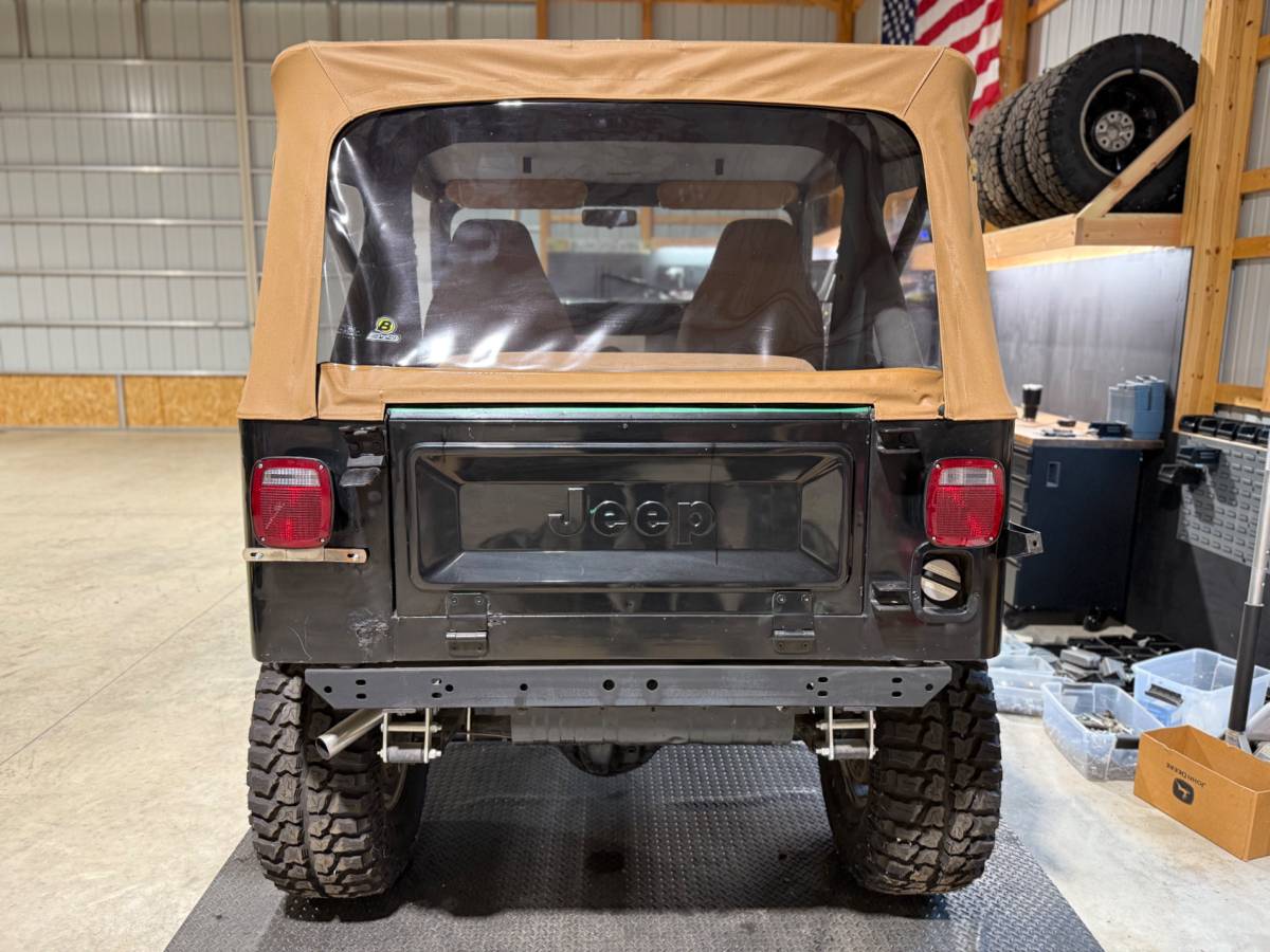 Jeep-Cj-7-1986-black-6