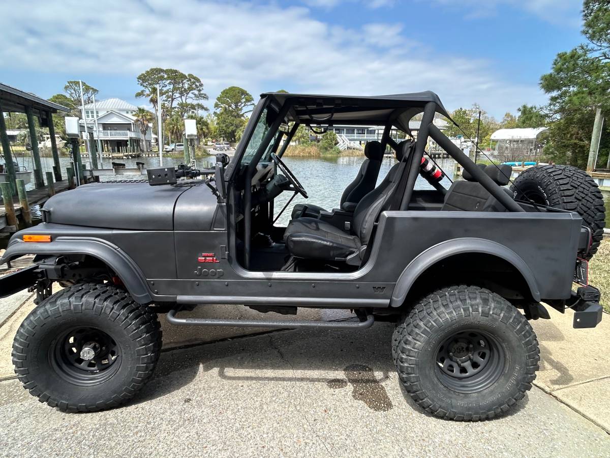 Jeep-Cj-7-diesel-1986-black-10