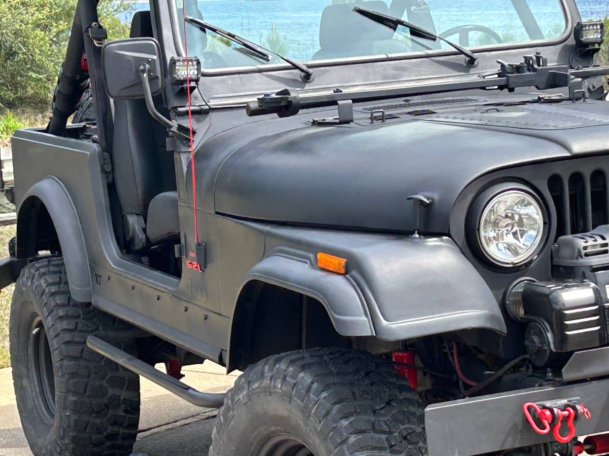 Jeep-Cj-7-diesel-1986-black-2