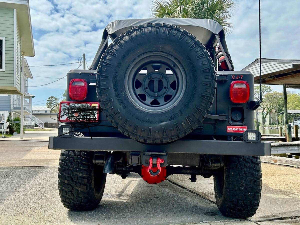Jeep-Cj-7-diesel-1986-black-3