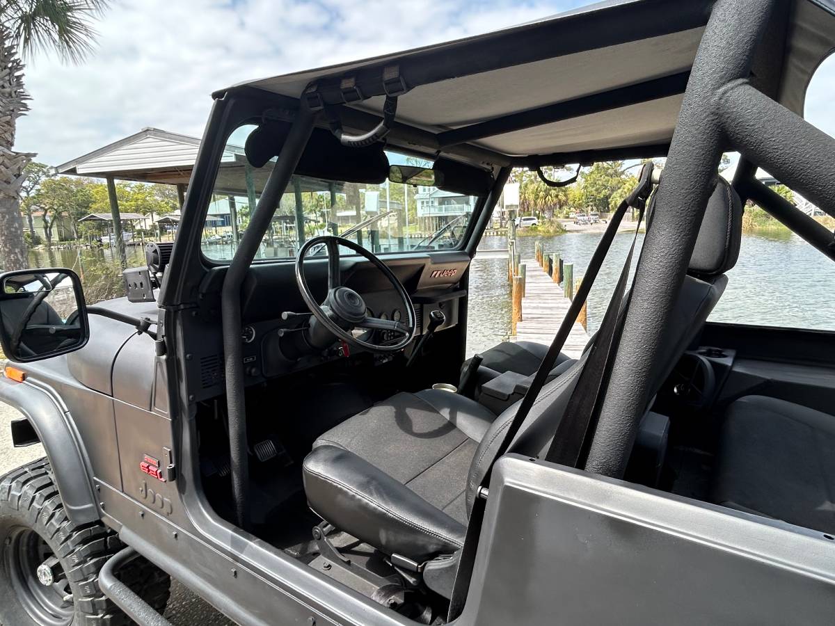 Jeep-Cj-7-diesel-1986-black-5