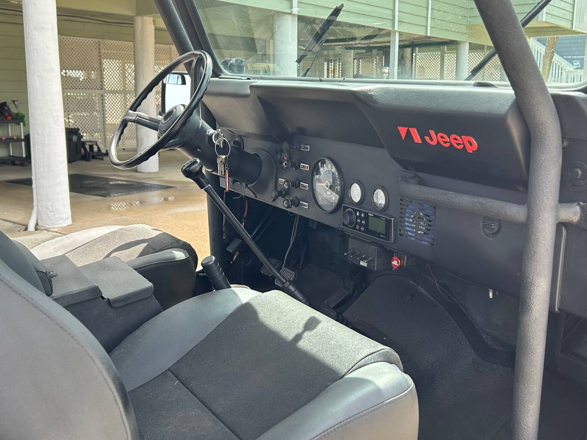 Jeep-Cj-7-diesel-1986-black-6