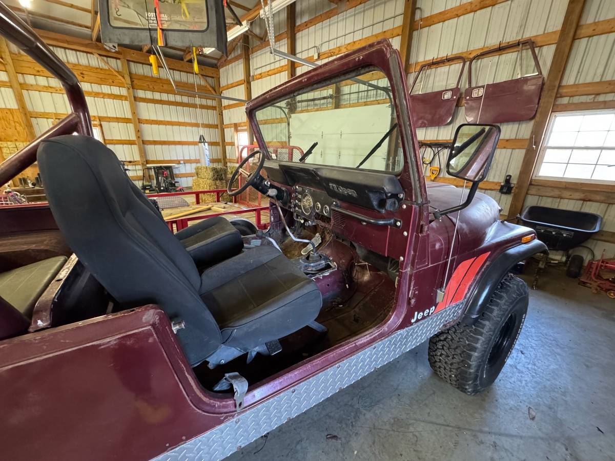 Jeep-Cj-8-scrambler-1981-red-6
