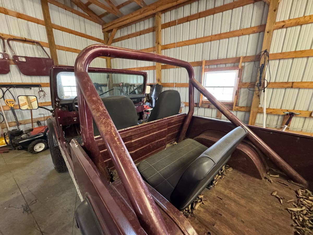 Jeep-Cj-8-scrambler-1981-red-8