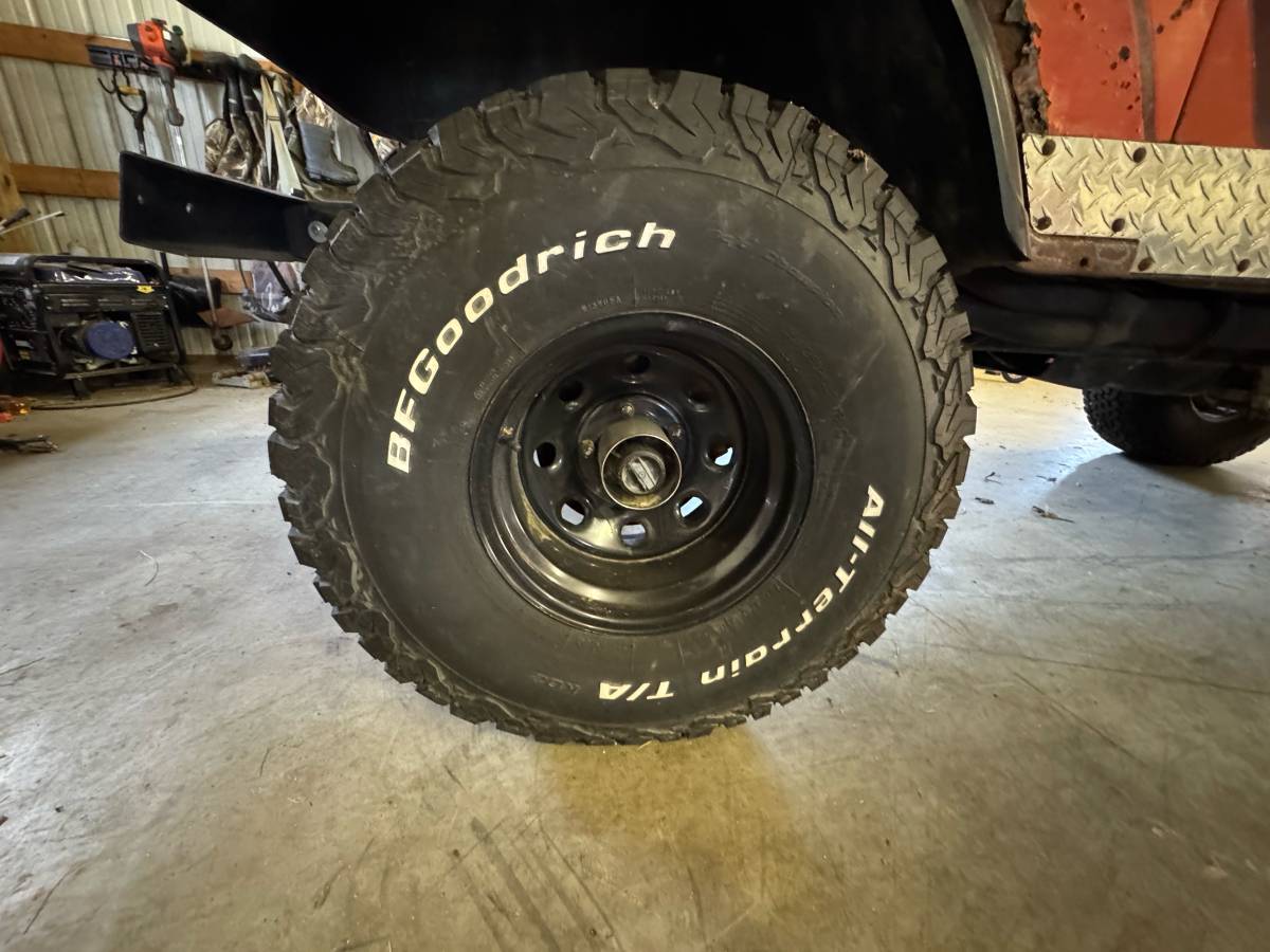 Jeep-Cj-8-scrambler-1981-red-9