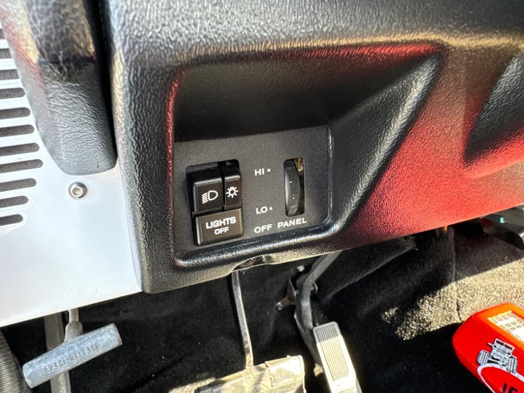 Jeep-Cj-resto-mod-LS-4L60E-trans-1978-28