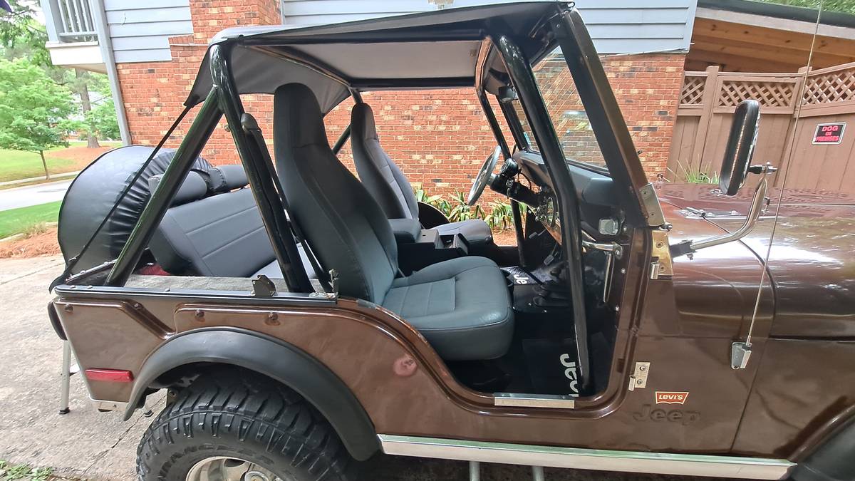 Jeep-Cj7-1976-brown-8