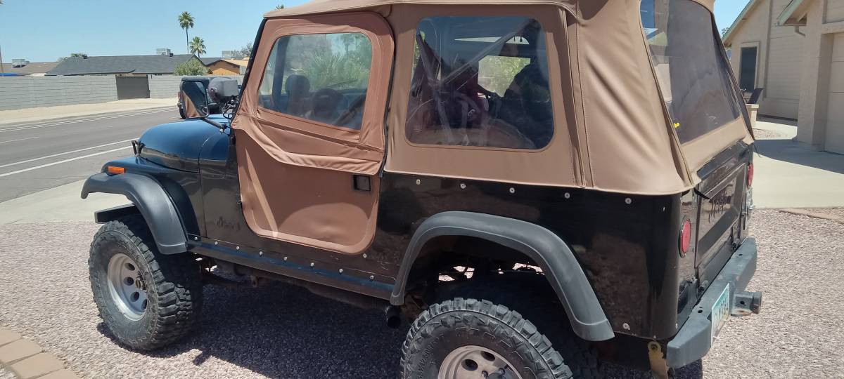 Jeep-Cj7-1977-black-5