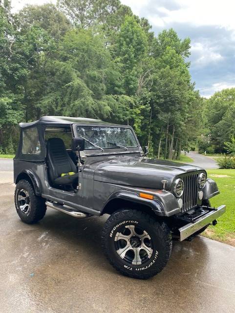 Jeep-Cj7-1983-grey