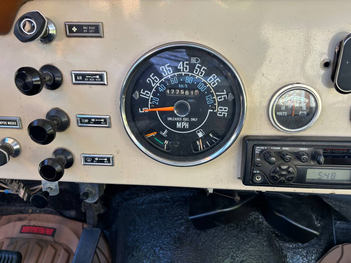 Jeep-Cj7-1984-brown-7