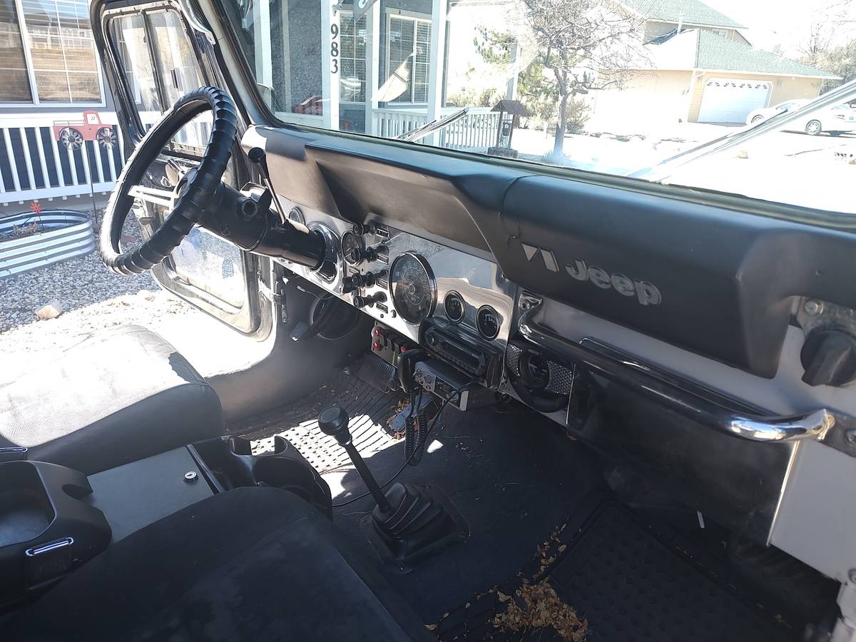Jeep-Cj7-1985-silver-2