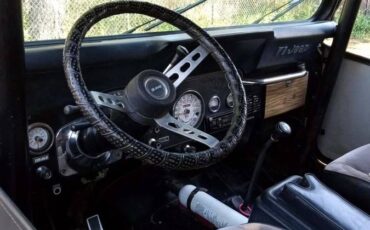 Jeep-Cj7-laredo-4x4-1980-black-3