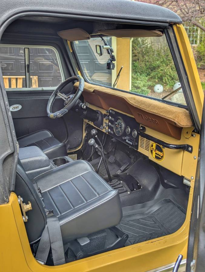 Jeep-Cj8-scrambler-1981-2
