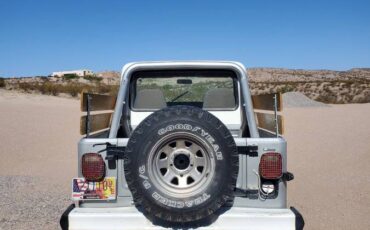 Jeep-Cj8-scrambler-1982-silver-10