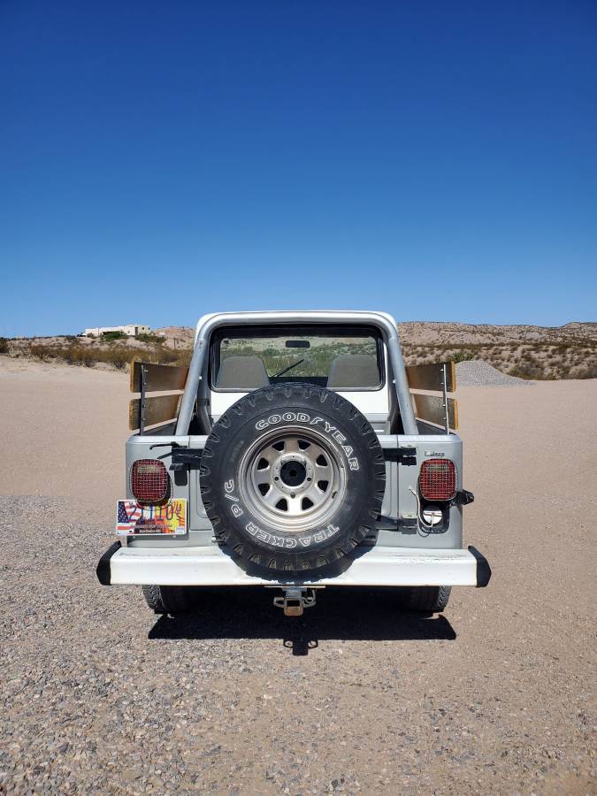 Jeep-Cj8-scrambler-1982-silver-10