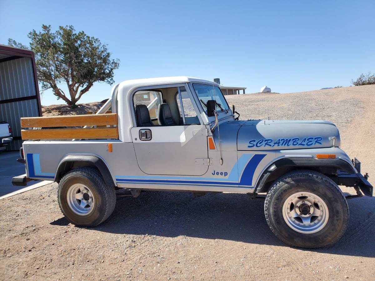 Jeep-Cj8-scrambler-1982-silver-11