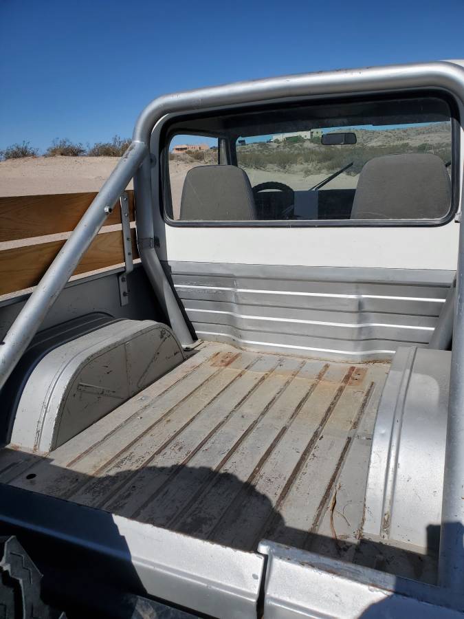 Jeep-Cj8-scrambler-1982-silver-12