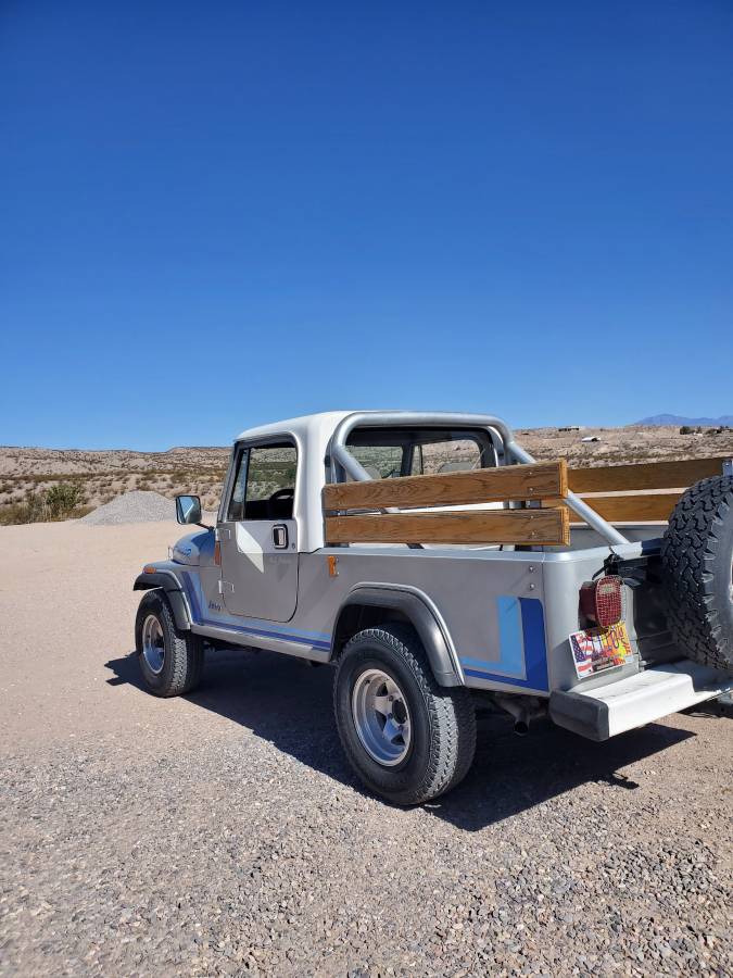Jeep-Cj8-scrambler-1982-silver-3