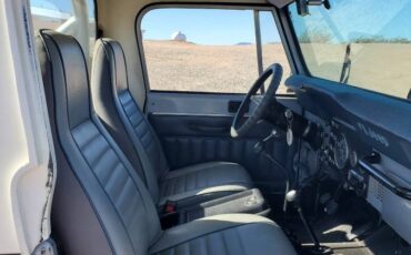 Jeep-Cj8-scrambler-1982-silver-5
